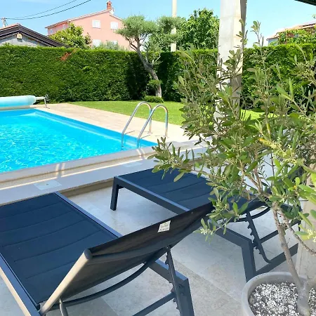 Divina With Private Heated Pool 빌라