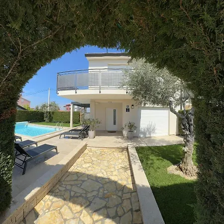 Divina With Private Heated Pool *