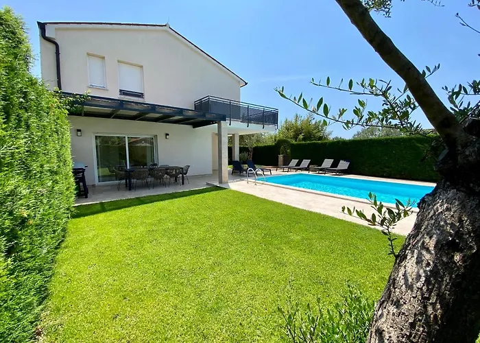 Divina With Private Heated Pool Villa *