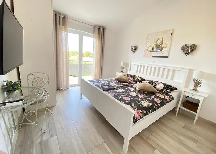 Divina With Private Heated Pool Villa