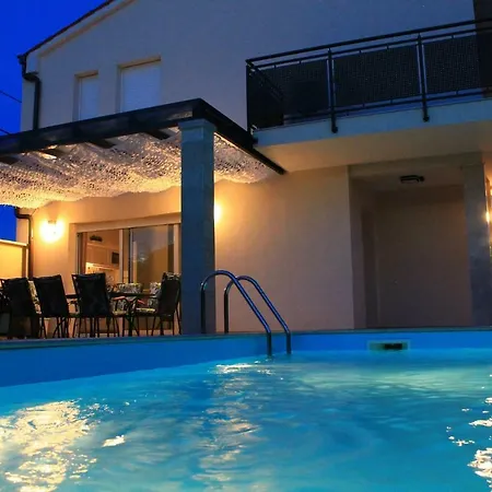Divina With Private Heated Pool Villa