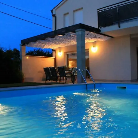 Villa Divina With Private Heated Pool